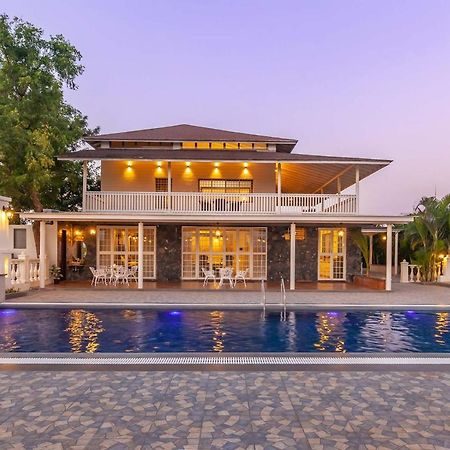 Stayvista'S Lake La Vie - Tranquil Lake-View Villa Amidst Farmland With Pool And Poolside Gazebo - Proximity To Sula Nashik Dış mekan fotoğraf