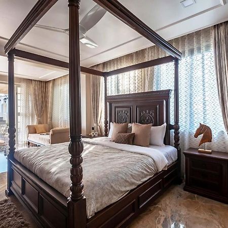 Stayvista'S Lake La Vie - Tranquil Lake-View Villa Amidst Farmland With Pool And Poolside Gazebo - Proximity To Sula Nashik Dış mekan fotoğraf