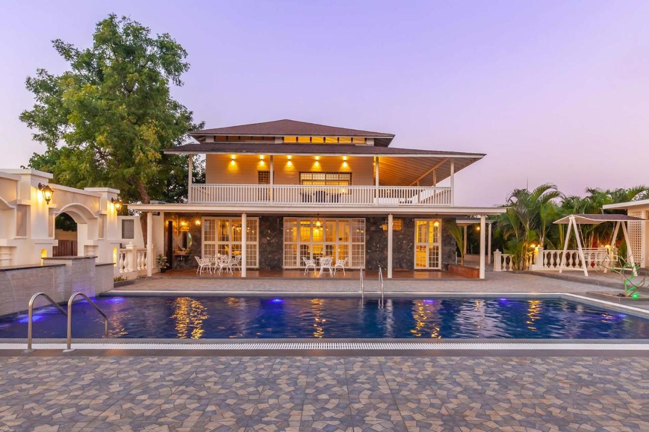 Stayvista'S Lake La Vie - Tranquil Lake-View Villa Amidst Farmland With Pool And Poolside Gazebo - Proximity To Sula Nashik Dış mekan fotoğraf