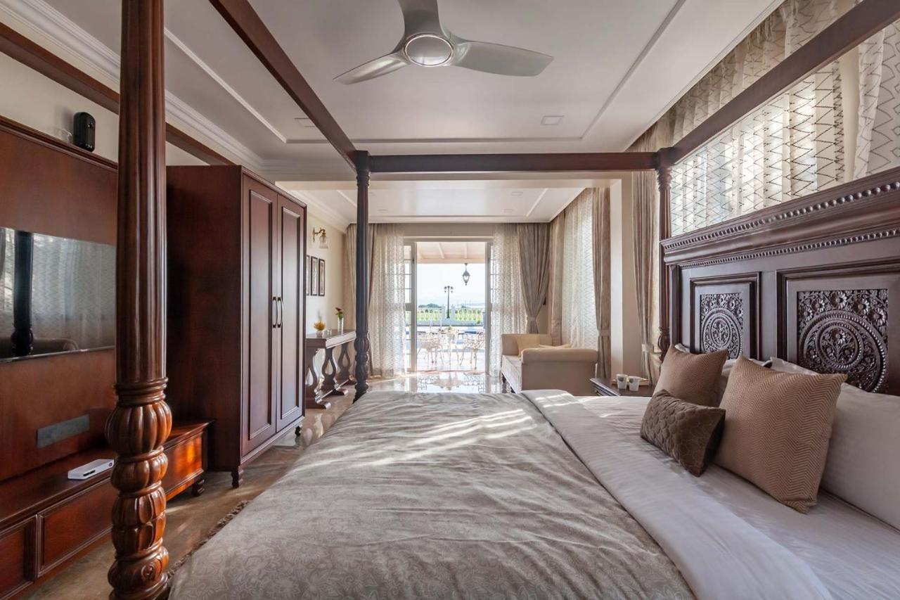 Stayvista'S Lake La Vie - Tranquil Lake-View Villa Amidst Farmland With Pool And Poolside Gazebo - Proximity To Sula Nashik Dış mekan fotoğraf