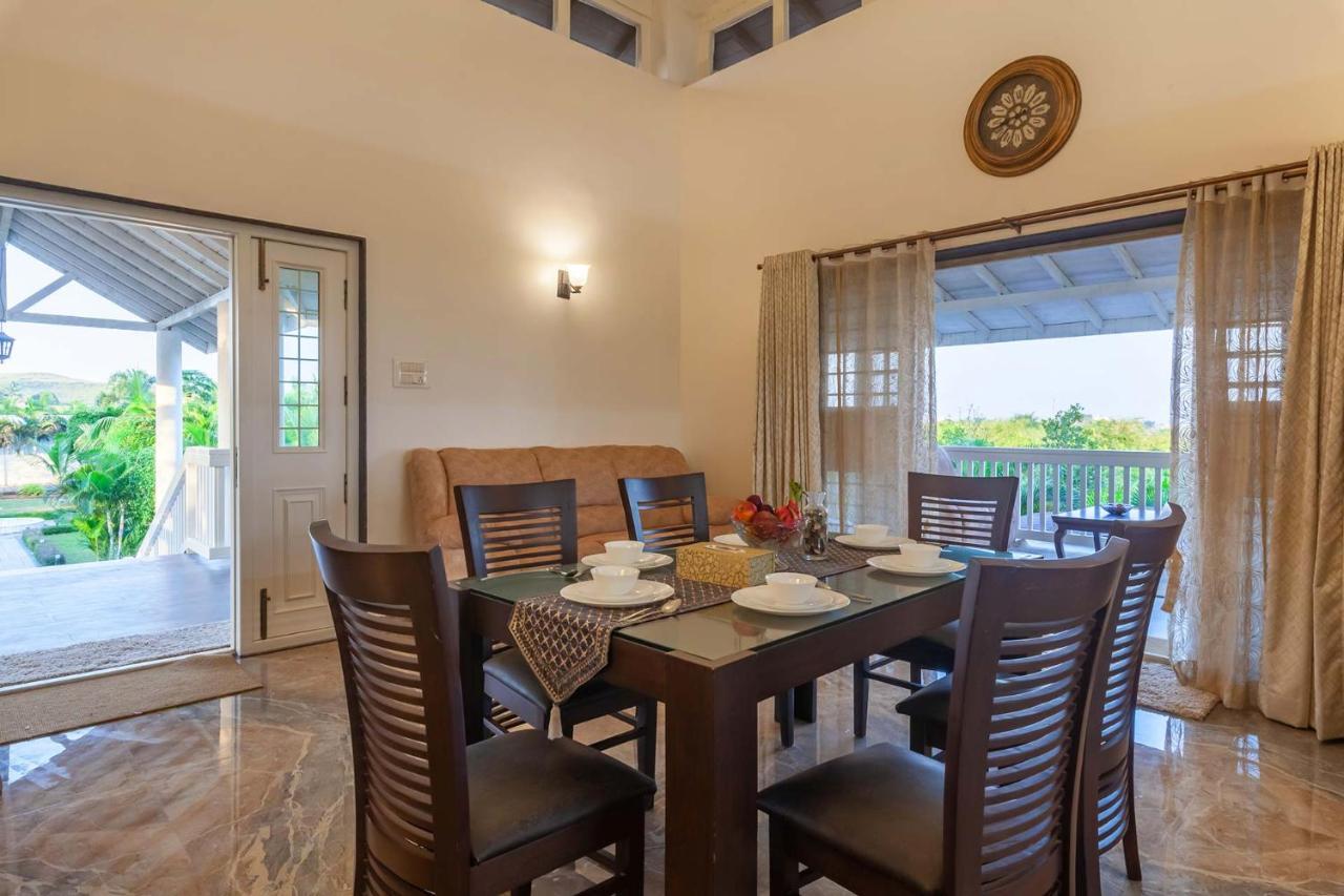 Stayvista'S Lake La Vie - Tranquil Lake-View Villa Amidst Farmland With Pool And Poolside Gazebo - Proximity To Sula Nashik Dış mekan fotoğraf