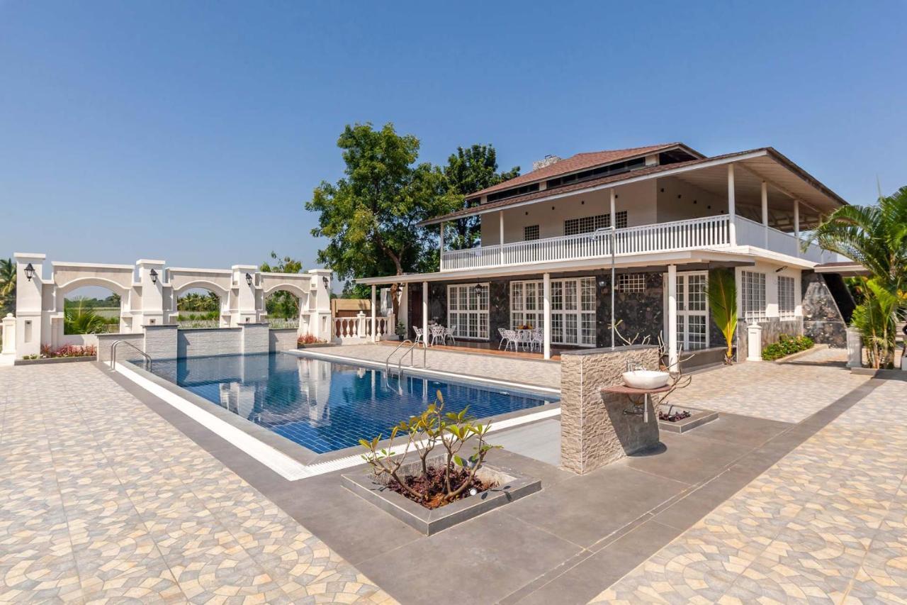 Stayvista'S Lake La Vie - Tranquil Lake-View Villa Amidst Farmland With Pool And Poolside Gazebo - Proximity To Sula Nashik Dış mekan fotoğraf