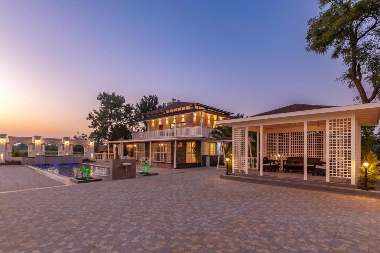 Stayvista'S Lake La Vie - Tranquil Lake-View Villa Amidst Farmland With Pool And Poolside Gazebo - Proximity To Sula Nashik Dış mekan fotoğraf
